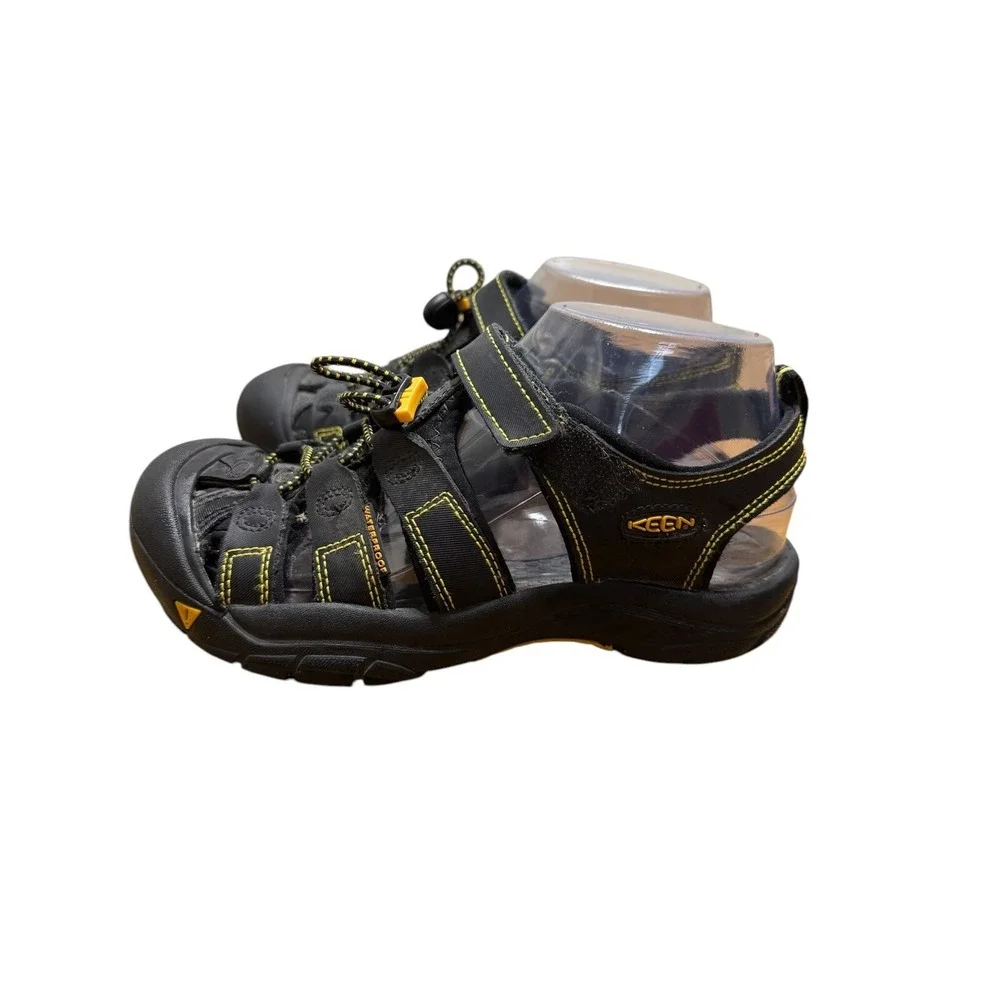 Keen Black Closed Toe Hiking Sandals Unisex Y4 Waterproof/washable Lake River